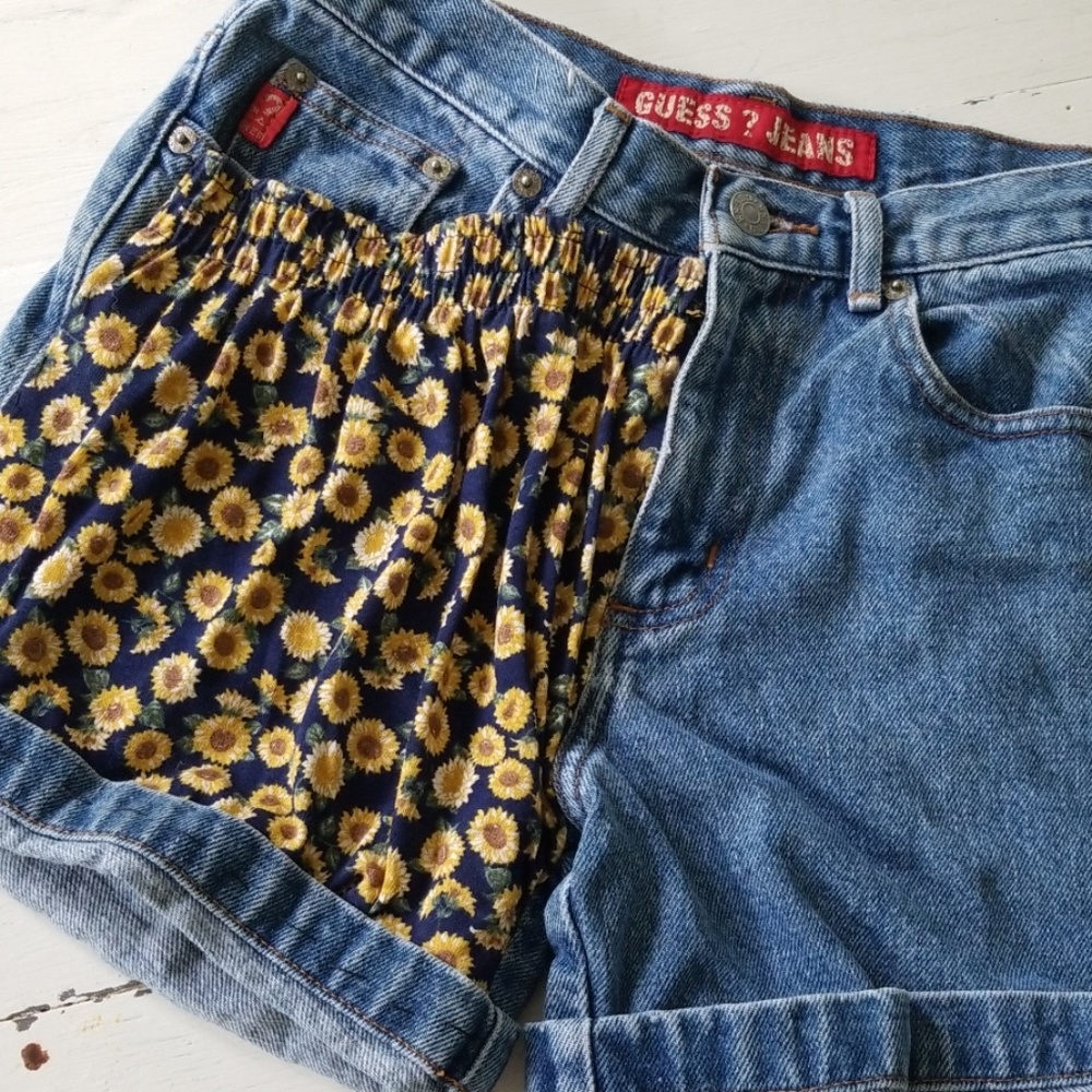 Vintage 1990's  Guess Denim Jean Shorts Daisies